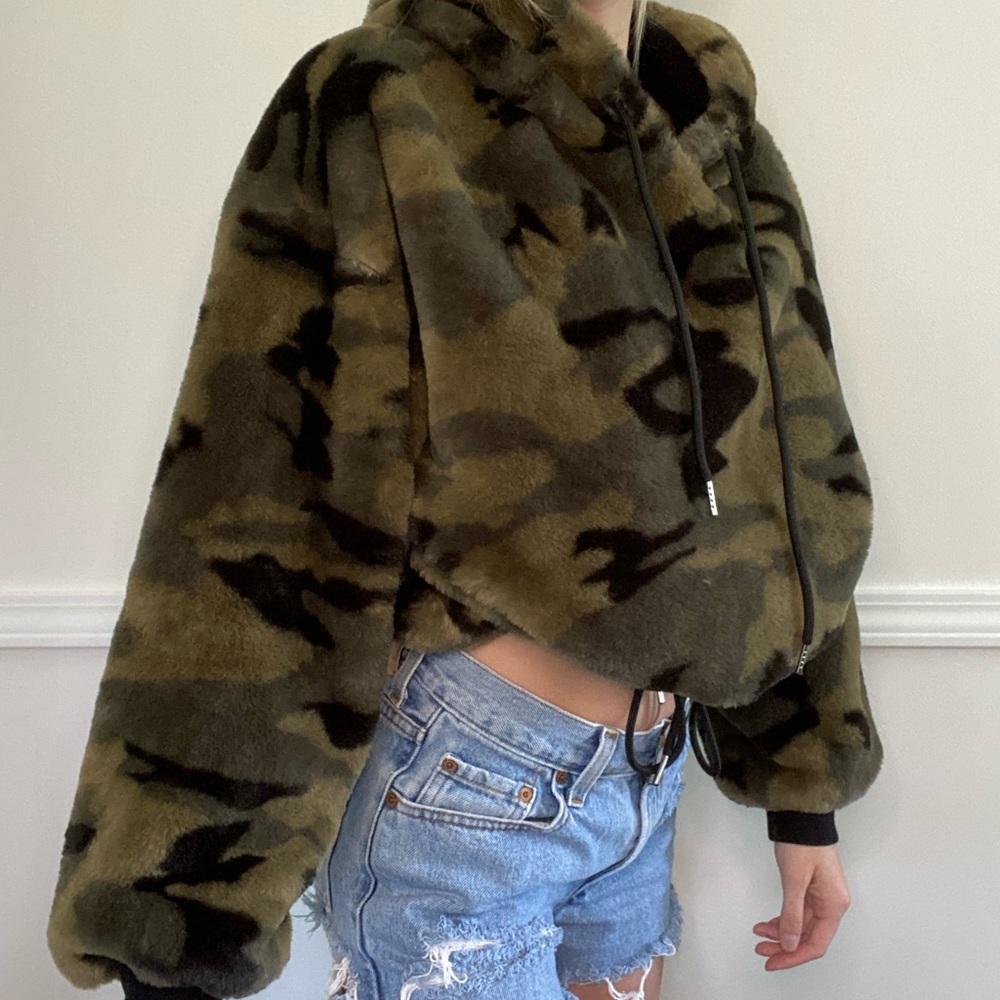 SUPER SOFT camo crop hoodie:)